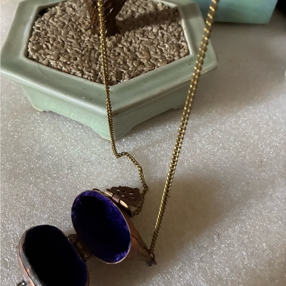 Antique-Style Bronze & Copper Locket Necklace - Picture 4 of 4